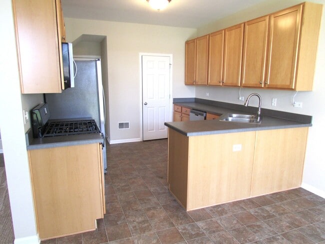 Building Photo - 2502 Evergreen Cir