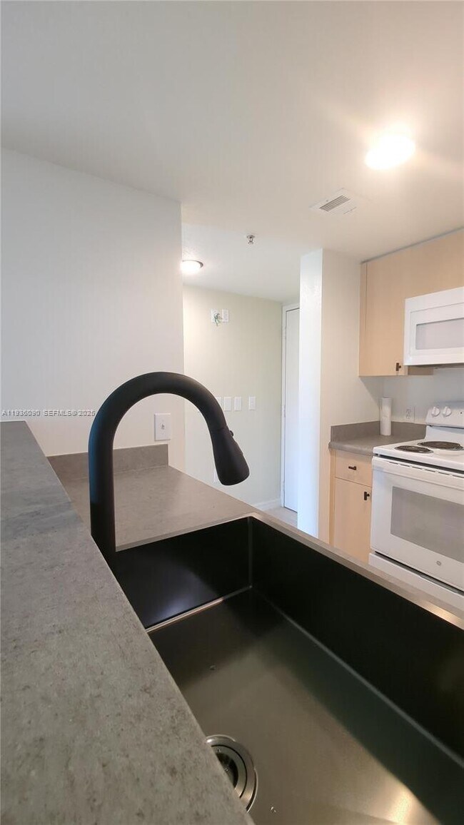 Building Photo - 4220 San Marino Blvd