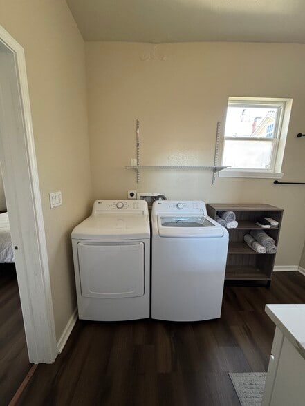 Washer/dryer - 2127 Avenue O