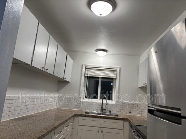 Building Photo - 24022 25th Ave S