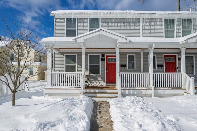 Building Photo - 99 W Circular St