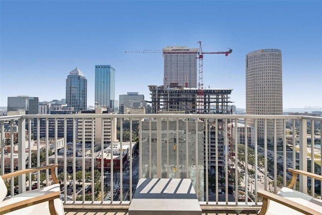 Building Photo - 777 N Ashley Dr