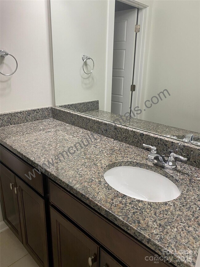 Building Photo - 4221 Courtly Ln