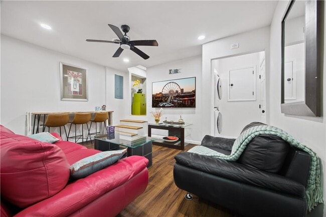 Building Photo - 3285 Mar Lanta Dr