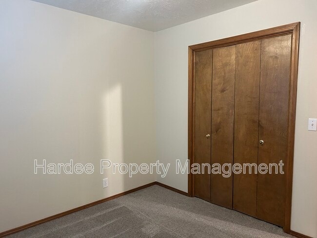 Building Photo - 2254 N Zircon Ave