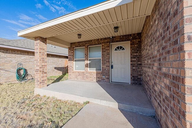 Building Photo - 1121 Laredo Dr