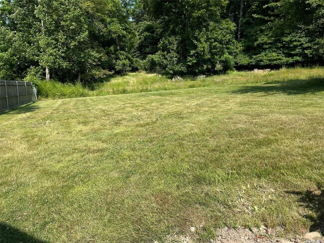 Building Photo - 23 Lloyd Harbor Rd