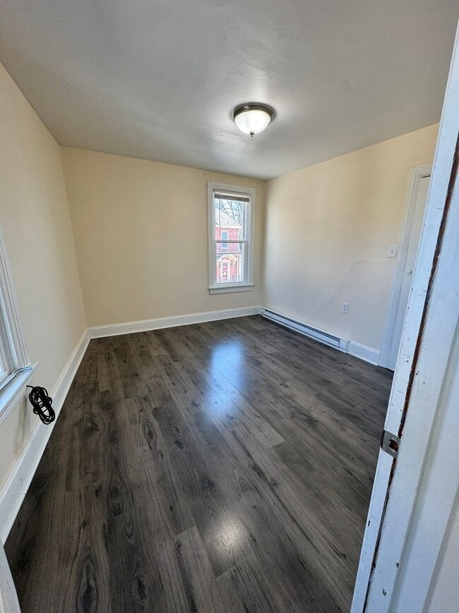 Building Photo - 301 N Catherine St