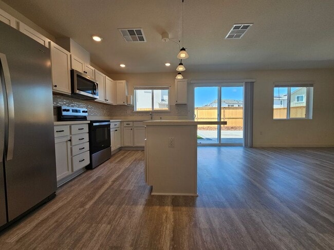 Building Photo - 8296 Whippersnapper Way