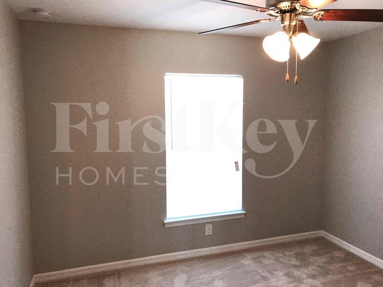 Building Photo - 2512 NW 24th Terrace