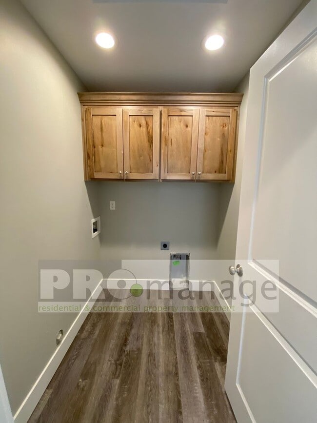 Building Photo - 3 bd, 2.5 bath Townhouse in Rigby