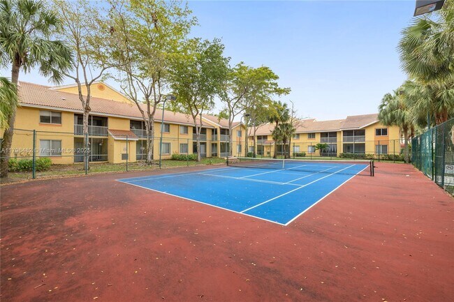 Building Photo - 958 Coral Club Dr