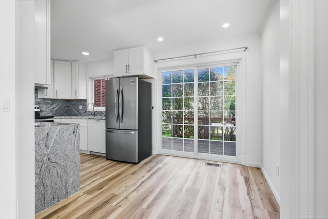 Building Photo - 1340 Kings Cove Dr E