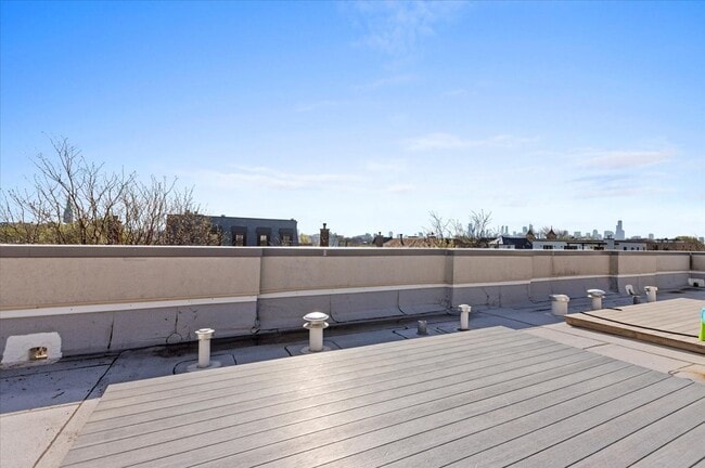 Building Photo - 2860 N Paulina St