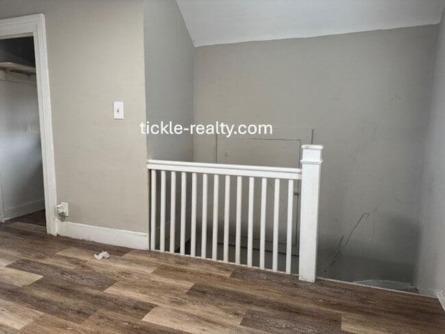 Building Photo - Cute 1 Bedroom W/ Den Cottage in the Swill...