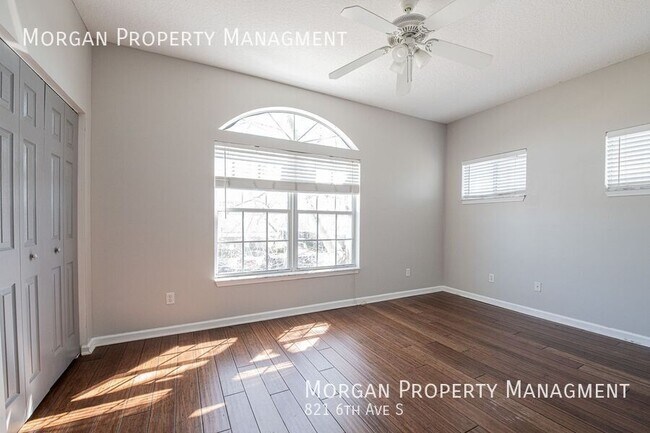 Building Photo - Amazing Freshly Painted Jacksonville Beach...