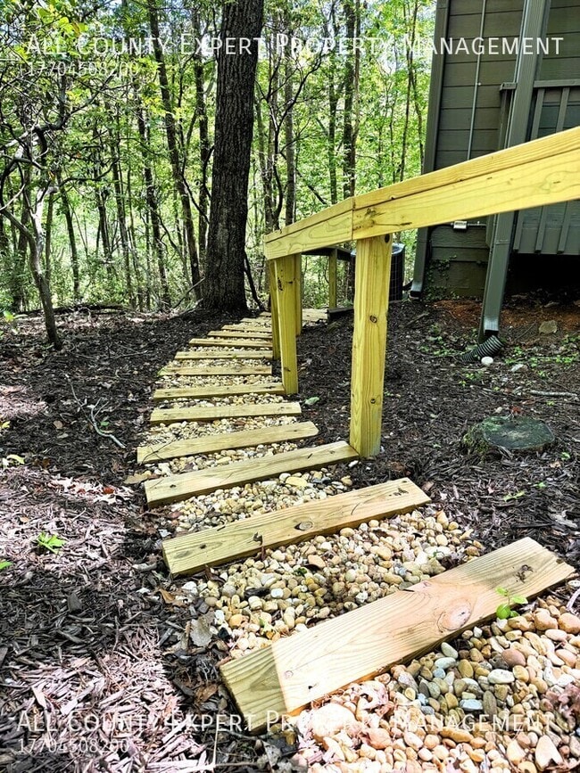 Building Photo - 438 Hunters Trce