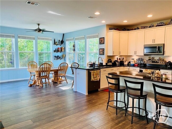 Building Photo - 609 Waybridge Way