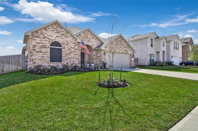 Primary Photo - 142 Dina Ln