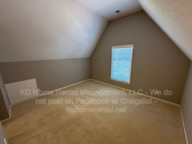 Building Photo - 5605 W 153rd Terrace