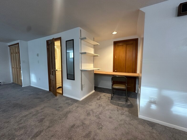 Building Photo - 92 Sciarappa St