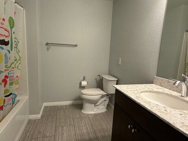Building Photo - Beautiful Home in the Paseos of Summerlin!