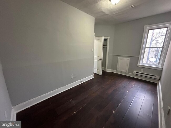 Building Photo - 1948 E Monmouth St