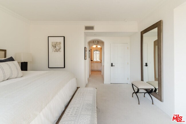 Building Photo - 11847 Gorham Ave