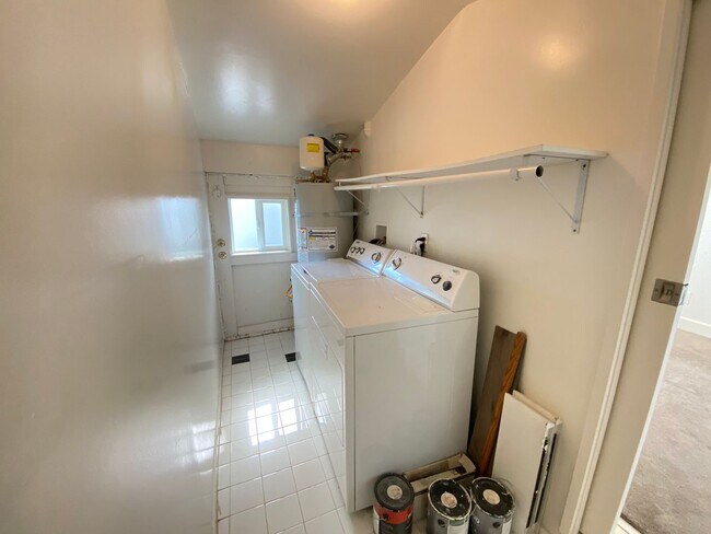 Building Photo - Great Normal Heights Location! IN UNIT Washer/Dryer, 2 Covered Parking Spots, Storage Locker!