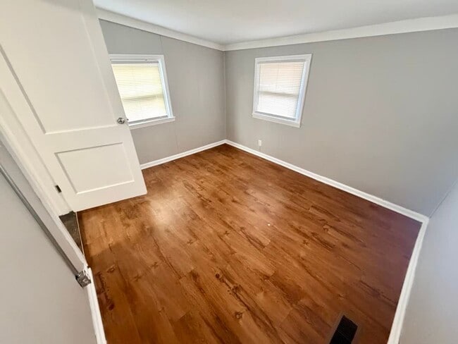 Building Photo - 1422 N Limestone