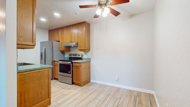Building Photo - Spacious and Bright 1 Bedroom 1 Bath end unit at Redwood Village!