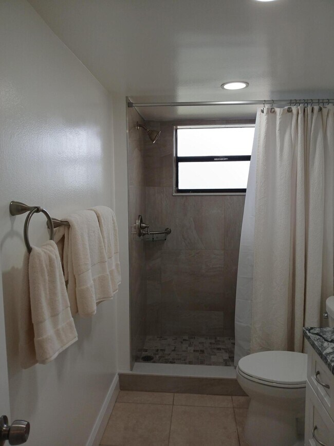 Building Photo - 4760 Lucerne Lakes Blvd W