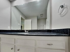 Building Photo - 16515 Cairngorm Dr