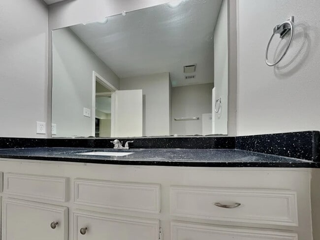 Building Photo - 16515 Cairngorm Dr