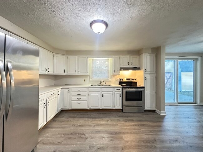 Building Photo - 135 S Pierce Rd