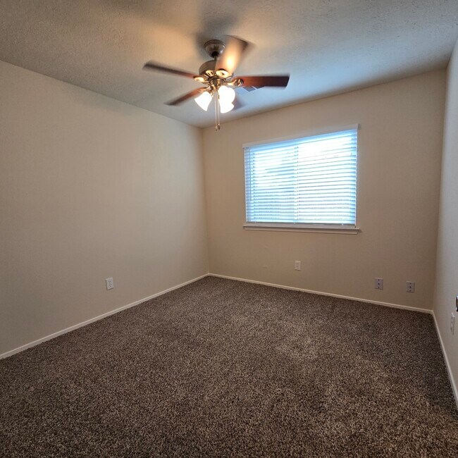 Building Photo - 7222 Ridgeberry Dr