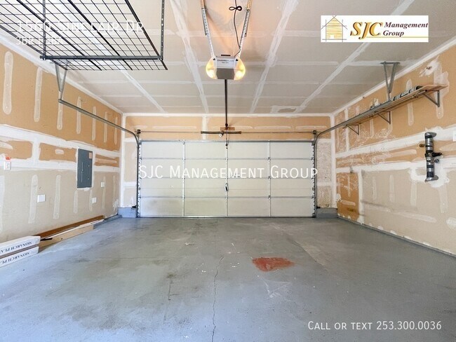 Building Photo - 1560 Sinclair Dr