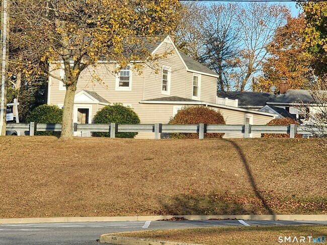 Building Photo - 7 E Pattagansett Rd