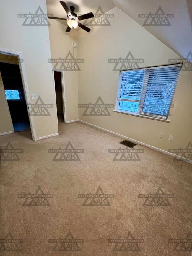 Building Photo - Beautiful 3 bedroom home for rent / Sorry no pets / Heat Included!!