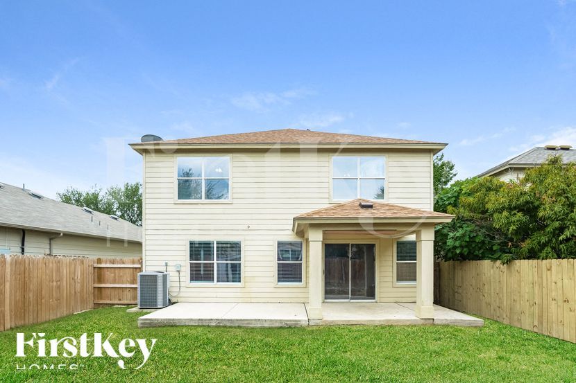 Building Photo - 11335 Saratoga Coach