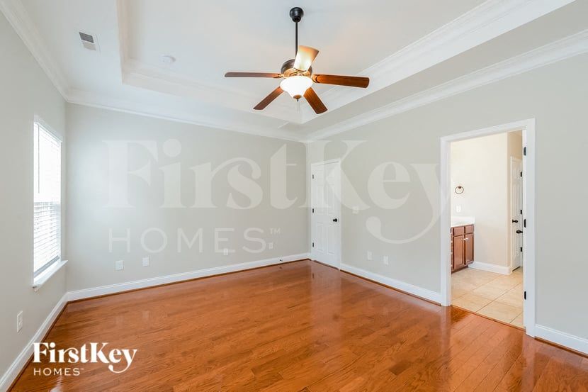 Building Photo - 265 High Knoll Dr