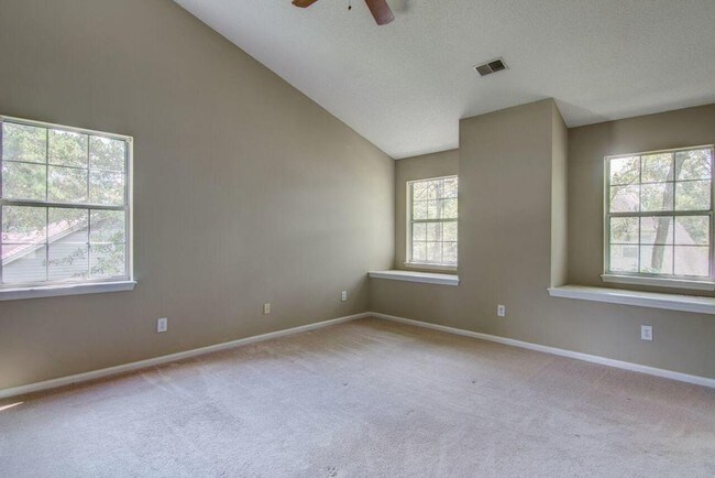 Building Photo - 103 Amberside Dr