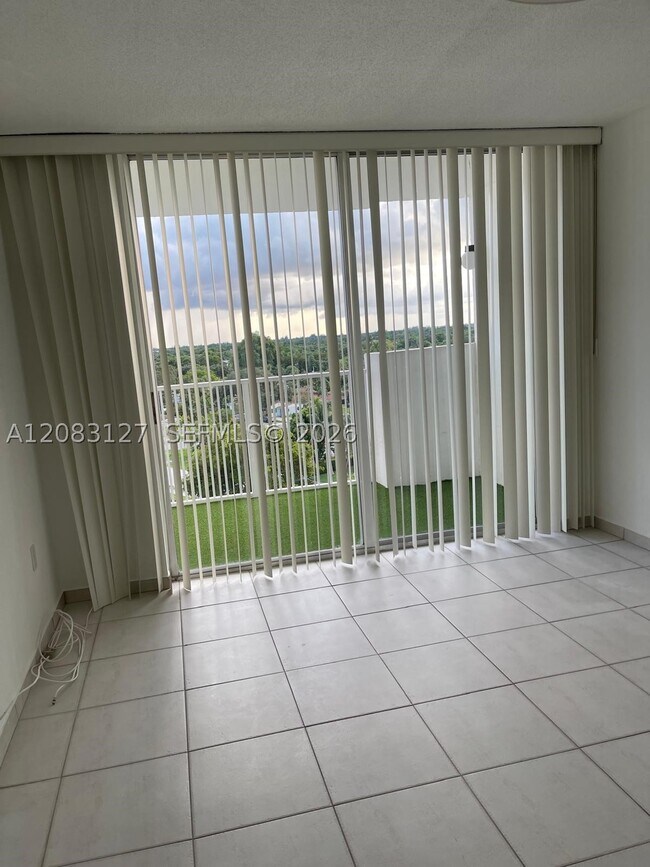 Building Photo - 1200 NE Miami Gardens Dr