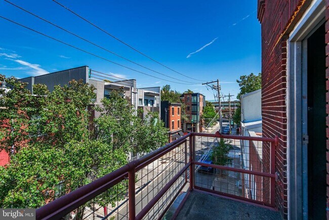 Building Photo - 144-50 W Laurel St