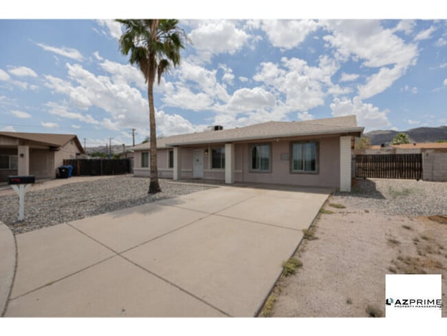 Primary Photo - Live large in this stylish 4/2 Phoenix House!