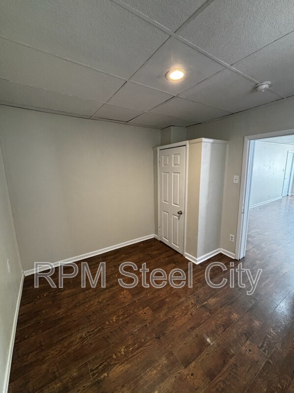 Building Photo - 927 E 1st St