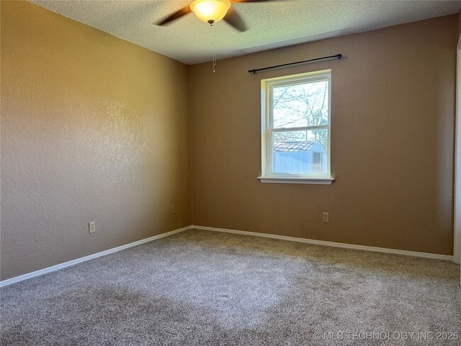 Building Photo - 13786 S Hickory St