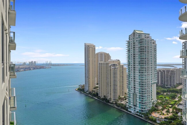 Building Photo - 300 S Biscayne Blvd