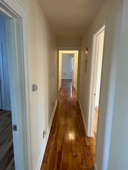 Building Photo - 15 Locust St