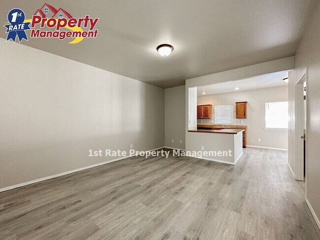 Building Photo - 898 N Bluffwood Ln